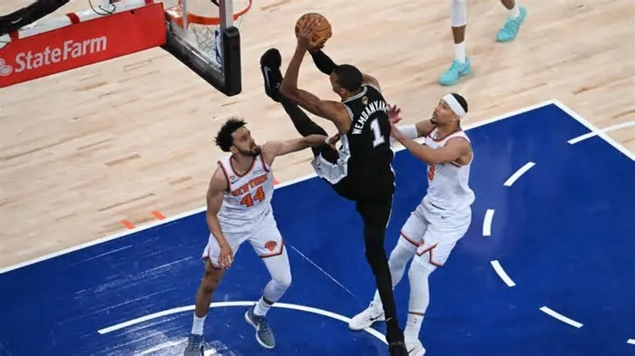 Os San Antonio Spurs conquistaram a primeira vitória na final da Liga norte-americana de basquetebol (NBA) de 2025/26, ao ...