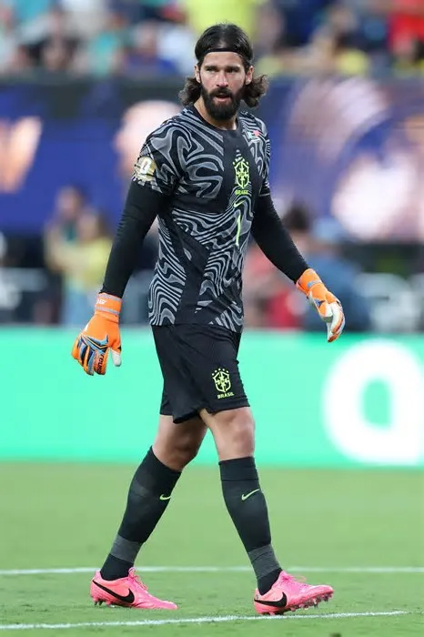 Dez minutos depois de sofrer o gol, o Brasil achou o empate em jogada individual de Vinicius Jr, que deu números finais ao ...