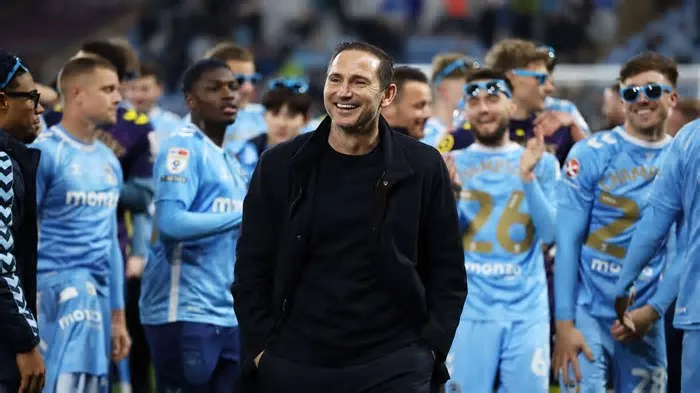 Frank Lampard está em negociações avançadas para uma renovação de contrato de longo prazo com o Coventry City, após o time ...