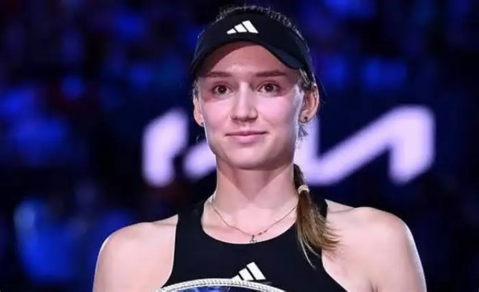 A tenista Elena Rybakina, segunda colocada no ranking mundial, iniciou sua participação no WTA 500 de Queen's, em Londres, ...