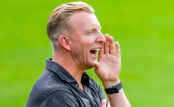 "Önce teknik direktörle anlaşma sağlanıp daha sonra kulüple iletişime geçilmesini garip buluyorum. Öncelikle FC Dordrecht ile ...