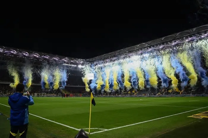 Fenerbahçe'nin Dirk Kuyt ile anlaşmadan önce FC Dordrecht yönetimiyle temasa geçmemesi nedeniyle Hollanda ekibinden özür ...