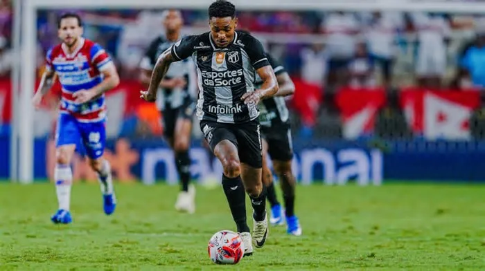 Contestado pela torcida, o atacante Fernandinho está de saída do Ceará e deve reforçar o Mirassol para a sequência da ...