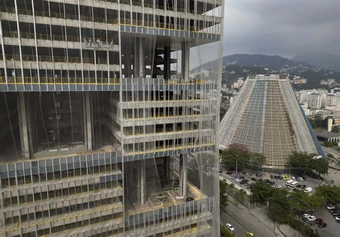 Edifício sede ganhará 6 mil estações de trabalho após reforma que preservou o projeto original e modernizou a infraestrutura ...