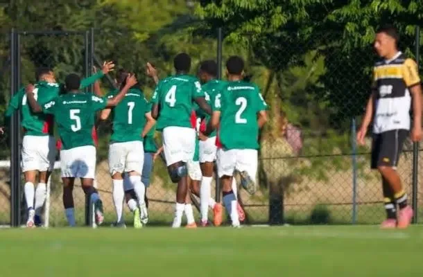 O Palmeiras segue na liderança isolada e invicto no Campeonato Brasileiro Sub-20. Nesta terça-feira (16), pela 16ª rodada do ...