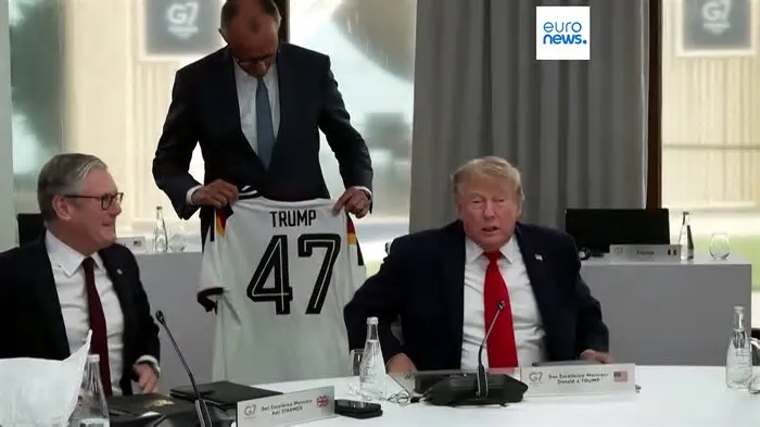 Alemanha: chanceler oferece a Trump camisola 'Trump 47' no G7 O chanceler alemão Friedrich Merz ofereceu ao presidente dos ...
