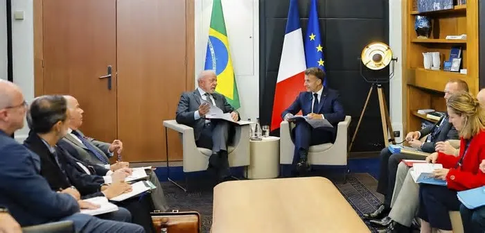 Presidente participa da cúpula na França em meio a tensões comerciais com os Estados Unidos e defende paz, multilateralismo e ...