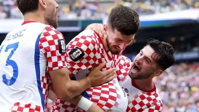 Neste sábado (27), a seleção europeia derrotou Gana por 2 a 1, no Lincoln Financial Field, na Filadélfia, garantiu a ...