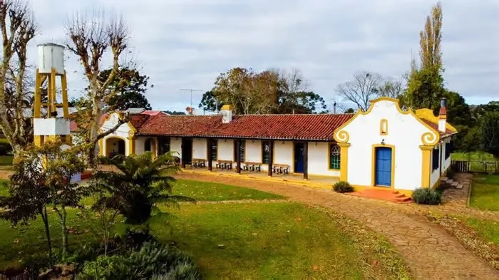 Uma das primeiras fazendas do Rio Grande do Sul, a Fazenda do Socorro já teve cerca de 22 mil hectares e foi o berço do ...
