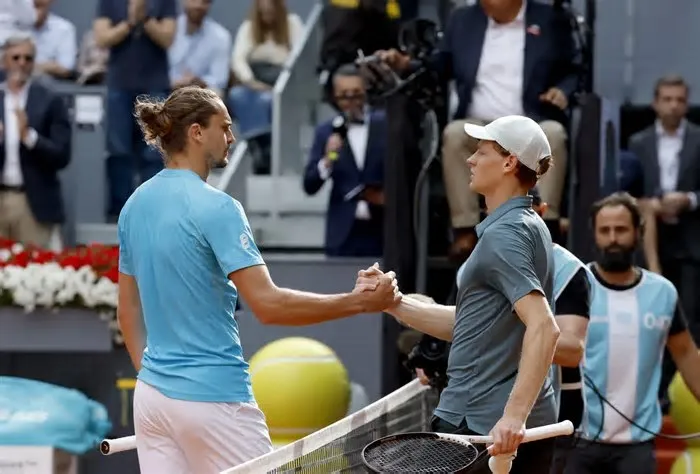 Vencedor em Paris, Alexander Zverev surpreendeu ao explicar que apenas um jogador lhe causa problemas atualmente: Jannik ...