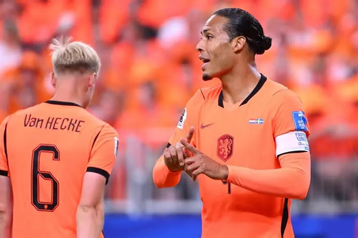 Jurgen Klopp, antigo treinador do Liverpool, saiu em defesa do seu ex-jogador Virgil van Dijk, depois de este ter sido ...