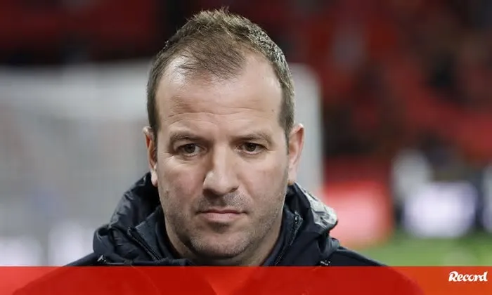 Talentoso enquanto jogador, polémico quanto base desde que pendurou as chuteiras. Rafael van der Vaart volta a dar que falar ...
