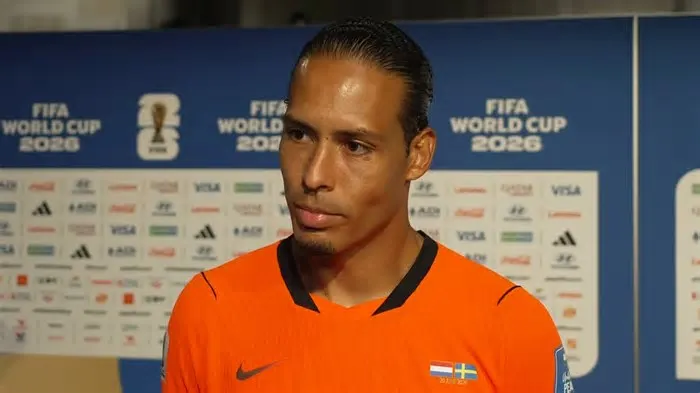 Virgil van Dijk saiu em defesa de Frenkie de Jong após a convincente vitória da seleção holandesa por 5 a 1 sobre a Suécia. O ...