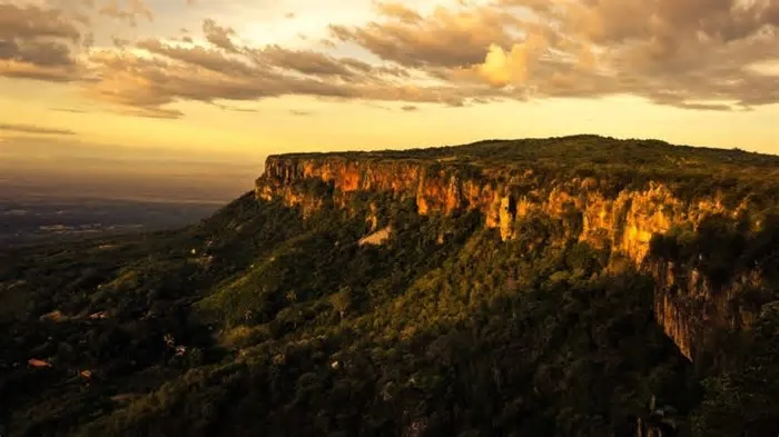 O clima de Pedro II é a grande surpresa para quem espera o calor do sertão nordestino. A 600 metros de altitude na Serra dos ...