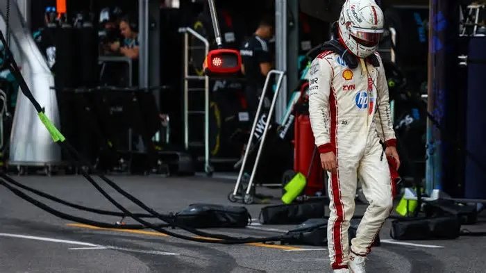 Após bater em Mônaco, Charles Leclerc culpou os freios e a fornecedora do equipamento não gostou de ser "queimada" ...
