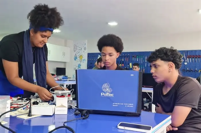 Parceria entre a SECTI-DF e o Instituto Eixos de Gestão, o PaTec quer ampliar o acesso à educação tecnológica aplicada ...