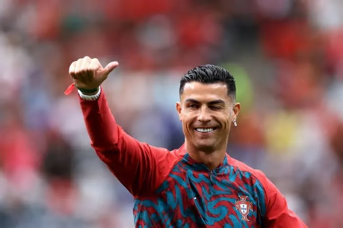 Gravação oficial para a Copa do Mundo revela como astros de Portugal dizem as próprias identidades para a TV internacional; ...