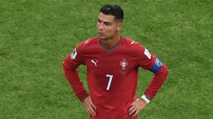 Em uma noite que não fez jus à lenda, Cristiano Ronaldo se viu mais uma vez no olho do furacão, após o decepcionante empate ...