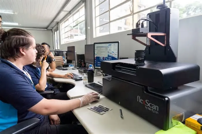 Um projeto gigantesco e inédito está em curso no Paraná. Desde o início de março, a Secretaria de Estado da Educação do ...