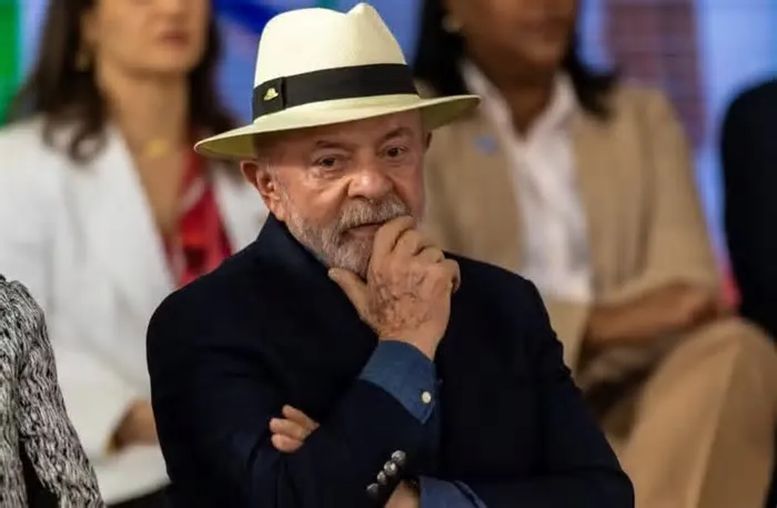 Lula vai ao G7 na França para tratar de tarifas dos EUA, comércio global e restrições da União Europeia à carne brasileira.