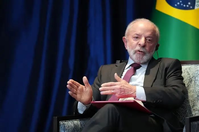 Ministros e auxiliares presidenciais ressaltam que não houve pedido formal de Lula para reunião com Donald Trump durante o G7 ...