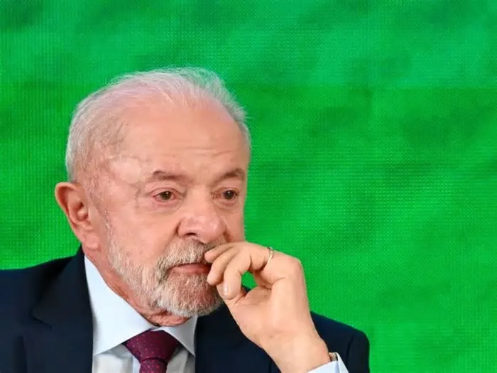 Convidado pela França, brasileiro deve marcar posição contra novo tarifaço, mas não houve pedido de reunião com presidente ...