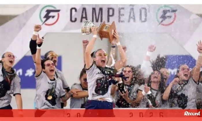 O Maia Futsal sagrou-se campeão nacional da segunda divisão de futsal este sábado ao vencer, por 7-3, frente à Juventude ...