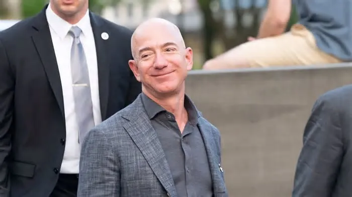Jeff Bezos lançou a Prometheus com US$ 12 bi para criar IA de engenharia. O objetivo: reduzir de 10 anos para meses o projeto ...