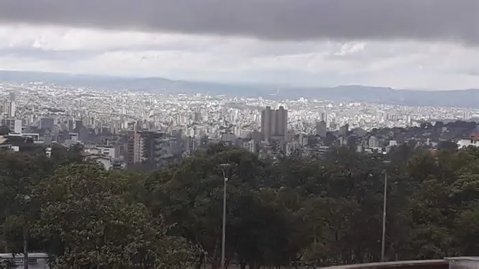 A Defesa Civil emitiu, na tarde deste sábado (6), um alerta severo para onda de frio em Belo Horizonte neste domingo (7). Há ...