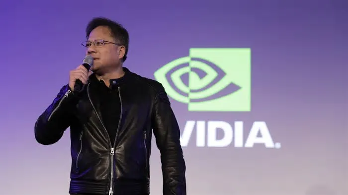 Huang, CEO e fundador da empresa, diz que público que paga US$ 2.000 na RTX 5090 já possui PC de mais de US$ 10.000. GPU ...