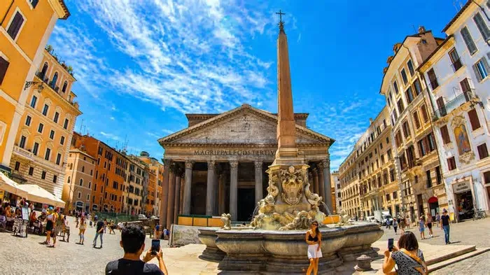 Faça uma caminhada relaxante pelo coração de Roma, capital da Itália, nesta rota que liga dois dos marcos mais famosos da cidade, a Piazza Navona ...