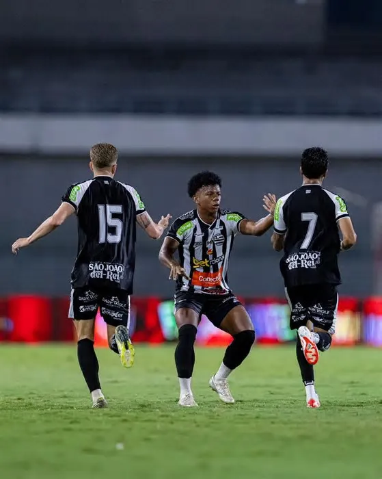 Athletic vence o Avaí com gol no fim, encerra jejum e sobe na tabela da Série B; time catarinense segue no Z-4.