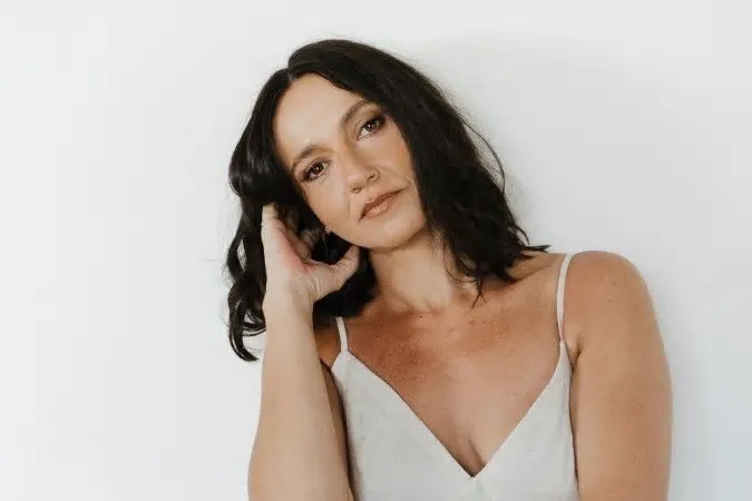 Atriz de Goiás com mais de 20 anos de carreira, Fernanda Pimenta estreia em novelas com a Irene de 'Coração acelerado' sem ...