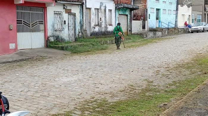 O trabalho de manutenção segue em diferentes regiões de Ilhéus. Desta vez, equipes da Prefeitura, por meio da Secretaria de ...