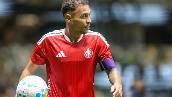 Cinco meses após rescisão com a Alfa Bet, o Inter permanece sem patrocinador máster. Desde o cancelamento de contrato com a ...