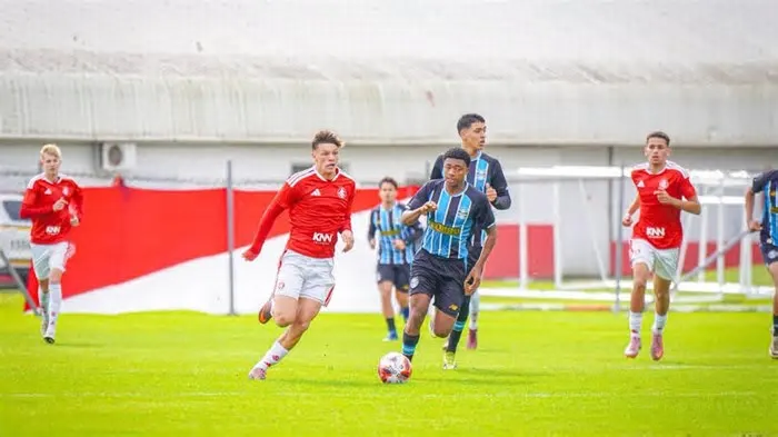 Partida disputada em Alvorada terminou com vitória do Inter, mas com goleiro do Grêmio brilhando nas penalidades ...