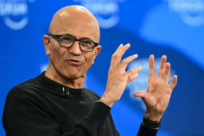 Il ceo Nadella critica chi sostituisce i lavoratori con l'intelligenza artificiale. Intanto l'azienda sarebbe pronta a ...