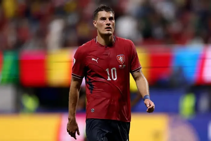 Após eliminação na Copa, Patrik Schick anuncia aposentadoria da seleção tcheca e cobra mudanças no futebol do país.