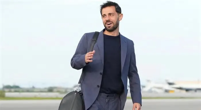 O futebolista internacional português Bernardo Silva, que encerrou um percurso de nove anos no Manchester City, assinou ...