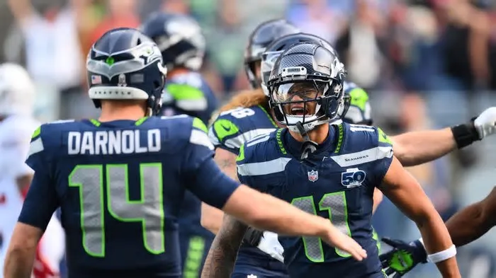 SportsLine simulated the new NFL season 10,000 times to help form your early 2026 Fantasy football draft strategy ...