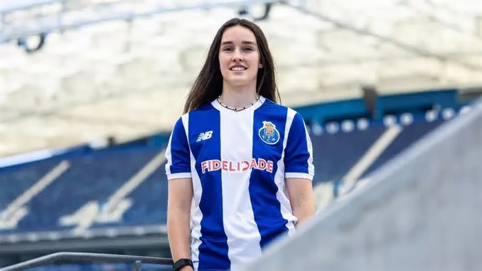 Defesa junta-se à equipa de futebol feminina dos dragões ...