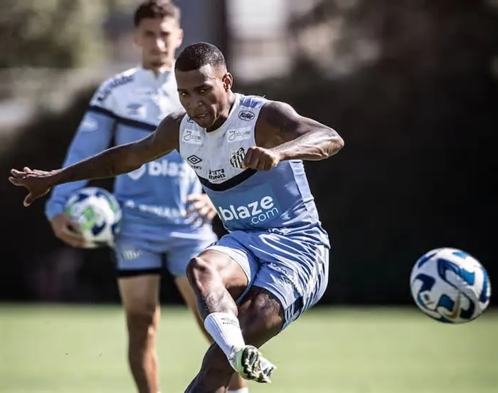 Clube alvinegro deve cerca de R$ 12 milhões pela contratação de Jean Lucas, que hoje está no Bahia; punição deixa o time sem ...