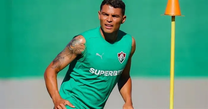 Thiago Silba antecipou a chegada ao Fluminense e encarou mais de 10 horas de voo entre a madrugada de domingo e segunda-feira ...