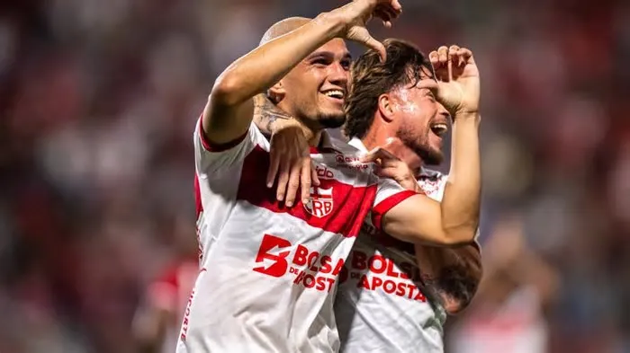 O Clube de Regatas Brasil venceu o Náutico por 2 a 1 na 18ª rodada do Campeonato Brasileiro Série B, marcando sua primeira ...