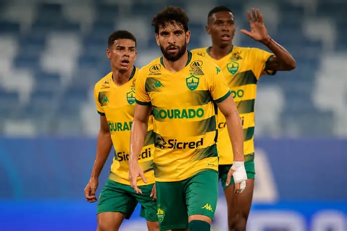O Cuiabá venceu o América Mineiro nesta quinta-feira (2), por 1 a 0, e voltou a se aproximar da parte de cima da tabela.