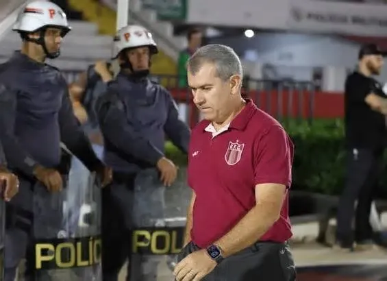 O técnico valorizou também os números positivos do CRB que, nesta noite, optou por marcar um gol e depois permanecer na ...