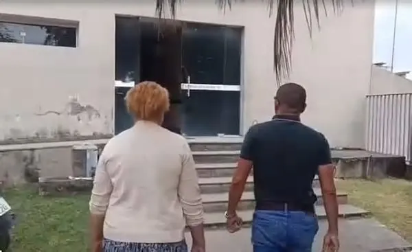 Uma mulher de 53 anos, que trabalhava como cuidadora de uma idosa acamada, foi presa nesta quinta-feira (16), em Eunápolis, ...