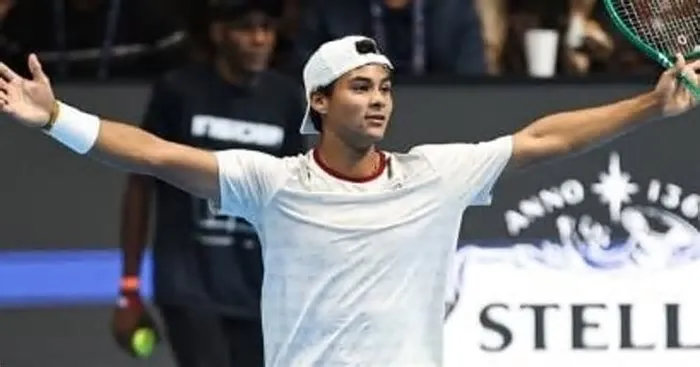 Goiano Guto Miguel, campeão de duplas juvenis em Wimbledon, no domingo, na estreia no UTS Rio, no Maracanãzinho.