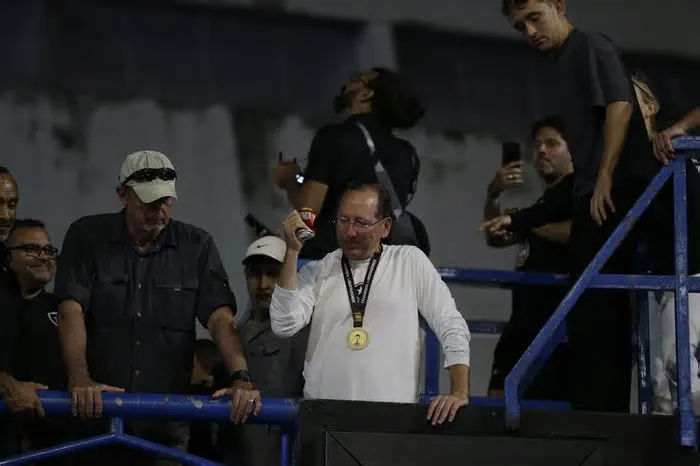 O Botafogo anunciou a saída de John Textor do Conselho de Administração da SAF, junto com Kevin Weston e Jordan Eliott ...
