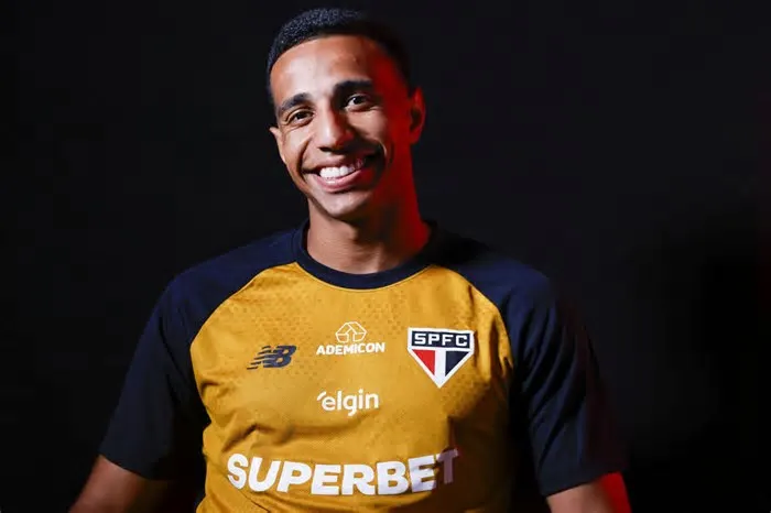 Victor Sá realizou o sonho de sua família ao ser anunciado como novo reforço do São Paulo e chega para ampliar o leque de ...